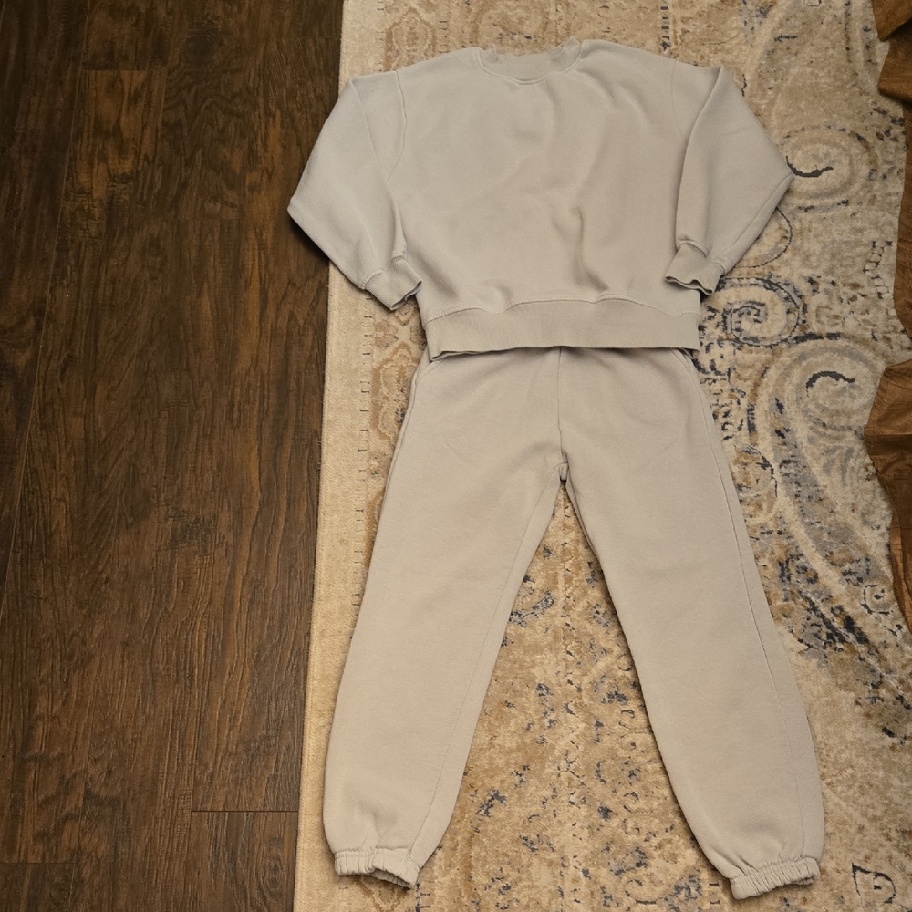 Zara Light Gray Sweatshirt and Joggers Set